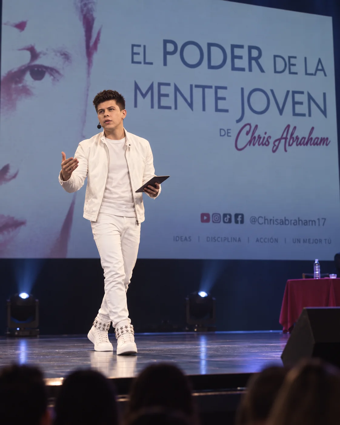 Chris Abraham durante la conferencia El Poder de la Mente Joven 7